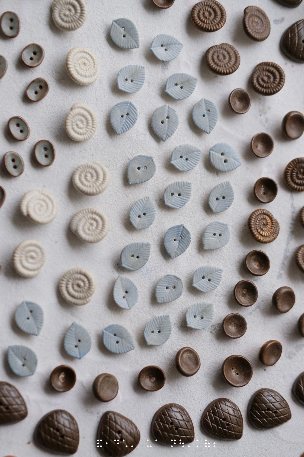 Handmade Ceramic Button Set｜Pebble